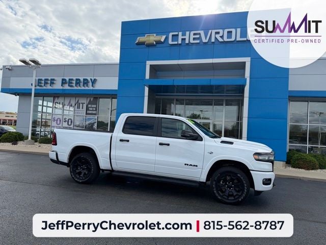 2026 RAM 1500 Big Horn Crew Cab 4x4 5'7' Box in Bright White Clearcoat — front three-quarter view