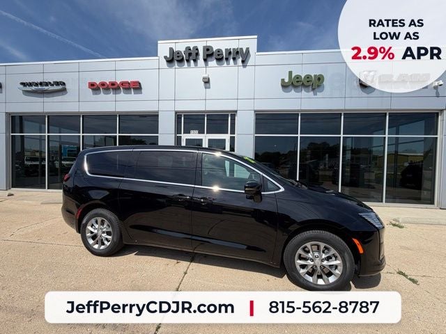 2027 Chrysler Pacifica PACIFICA SELECT AWD in Diamond Black Crystal Pearl-Coat Exterior Paint — front three-quarter view