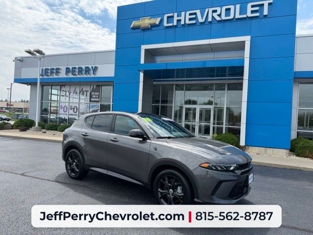 2024 Dodge Hornet R/T Plus in Gray Cray — front three-quarter view